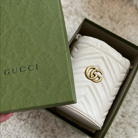WHITE GUCCI BUCKET BAG
